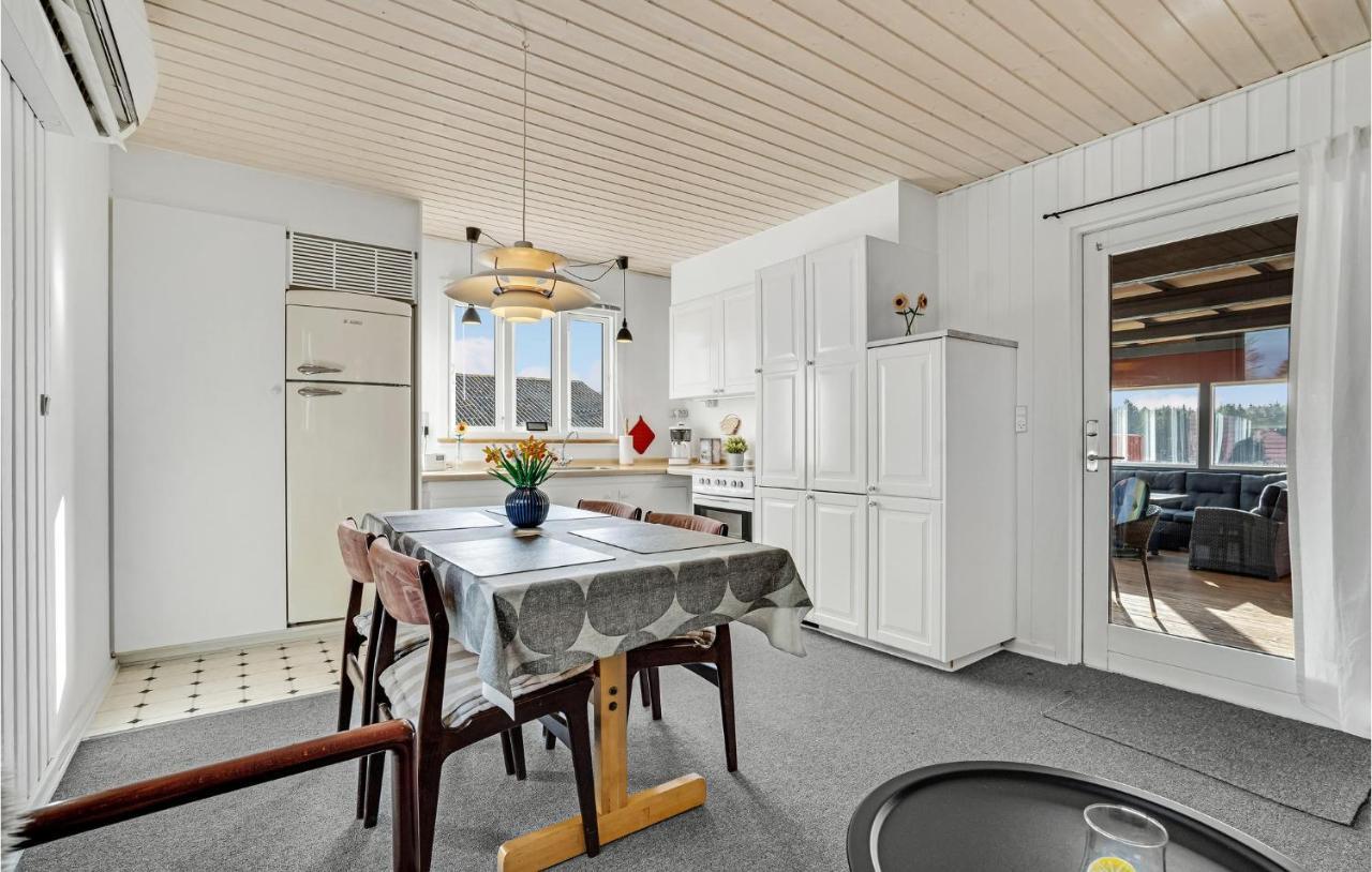 3 Bedroom Lovely Home In Give Uve Exterior foto
